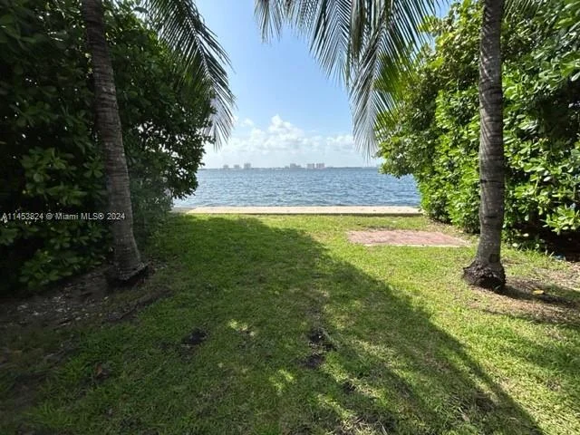 905 Fairway Dr, Miami Beach FL 33141