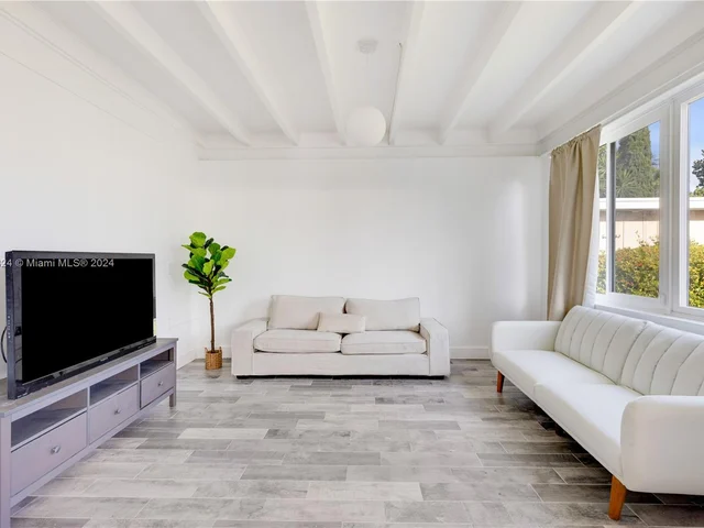 905 Fairway Dr, Miami Beach FL 33141