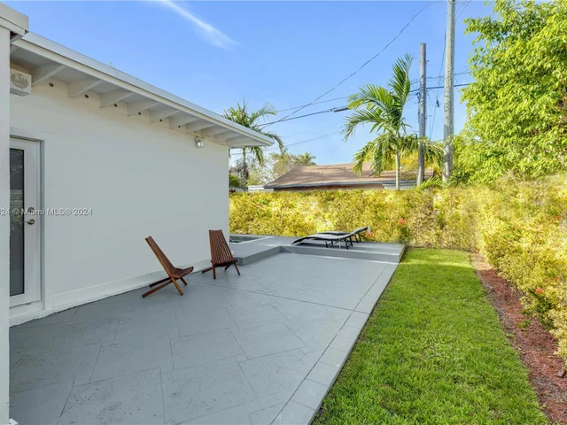 905 Fairway Dr, Miami Beach FL 33141