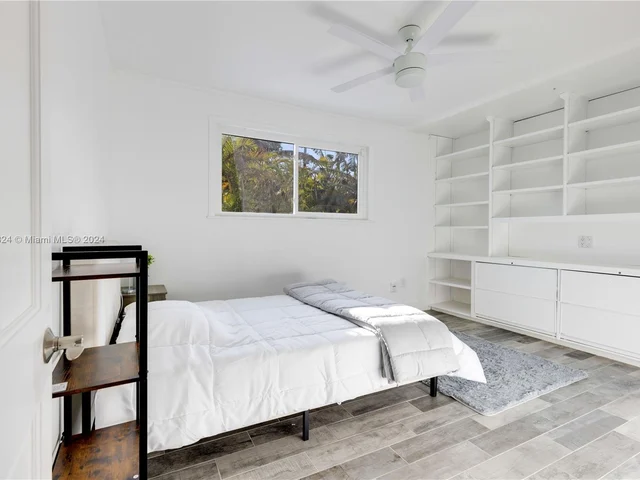 905 Fairway Dr, Miami Beach FL 33141