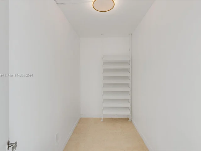 905 Fairway Dr, Miami Beach FL 33141