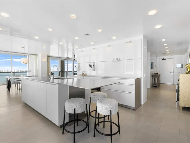 6799 Collins Ave, Miami Beach FL 33141