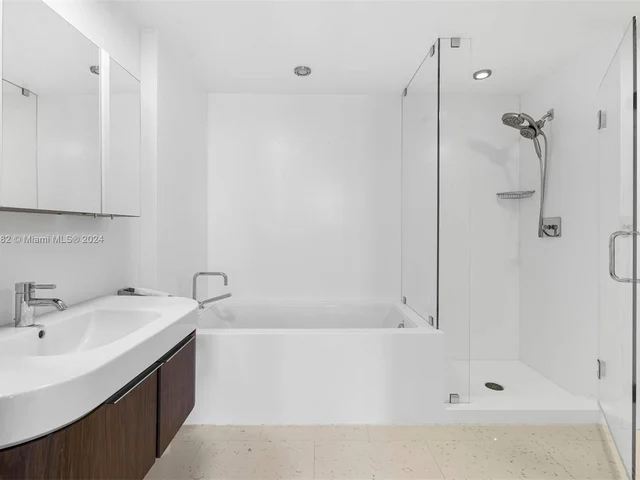 6799 Collins Ave, Miami Beach FL 33141