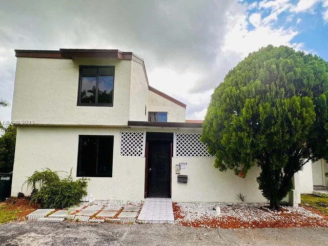 9704 NW 6th Ter # 9704, Miami FL 33172