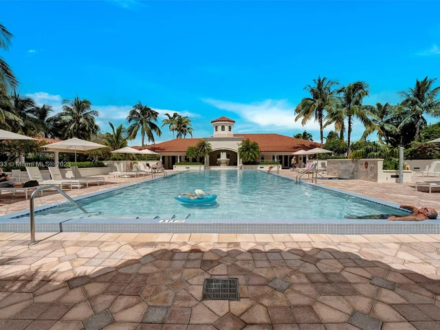 20000 E Country Club Dr, Aventura FL 33180