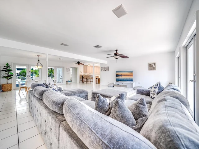 73 Fiesta Way, Fort Lauderdale FL 33301