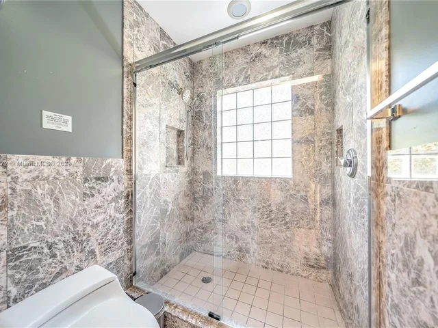 73 Fiesta Way, Fort Lauderdale FL 33301