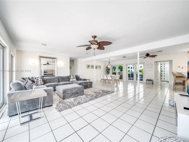 73 Fiesta Way, Fort Lauderdale FL 33301