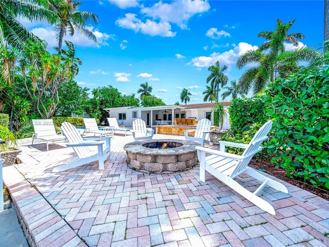 73 Fiesta Way, Fort Lauderdale FL 33301