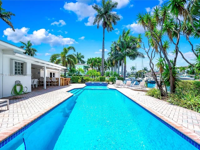 73 Fiesta Way, Fort Lauderdale FL 33301