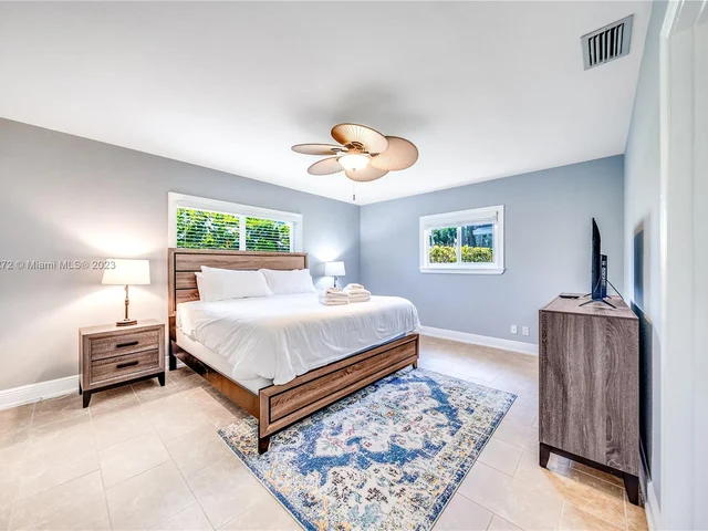 73 Fiesta Way, Fort Lauderdale FL 33301