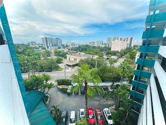 1700 NW N River Dr # 805, Miami FL 33125