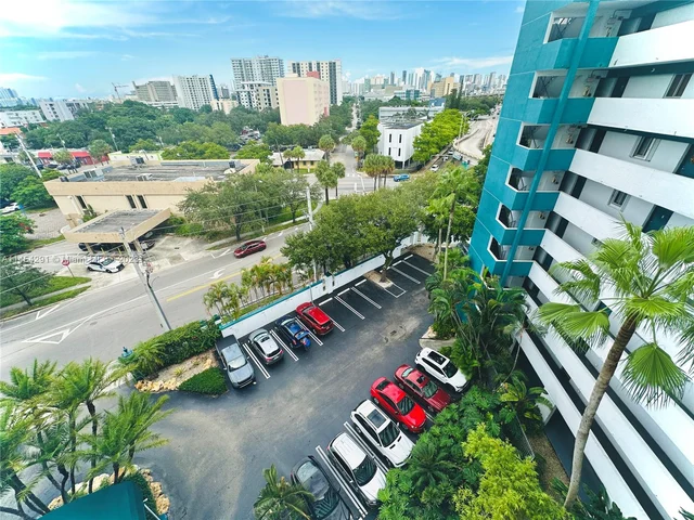 1700 NW N River Dr # 805, Miami FL 33125