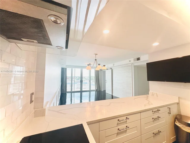 1700 NW N River Dr # 805, Miami FL 33125