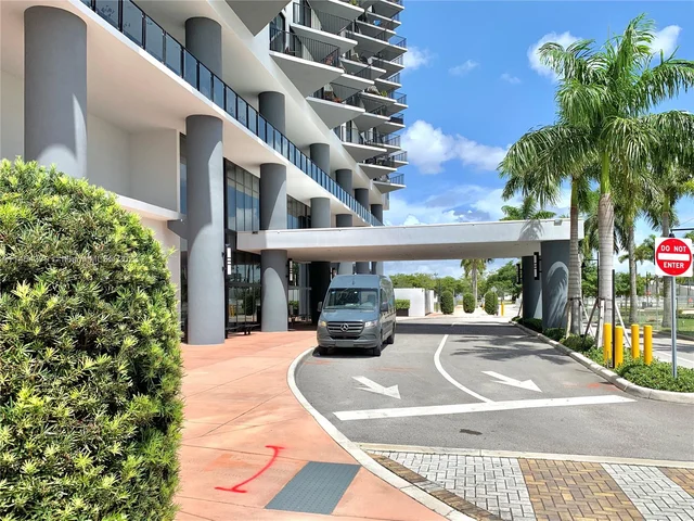 5300 Paseo Blvd # 2005, Doral FL 33166