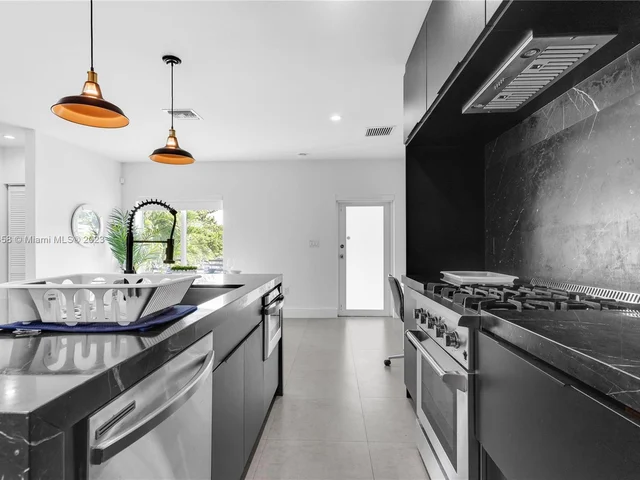 15 NW 52nd St, Miami FL 33127