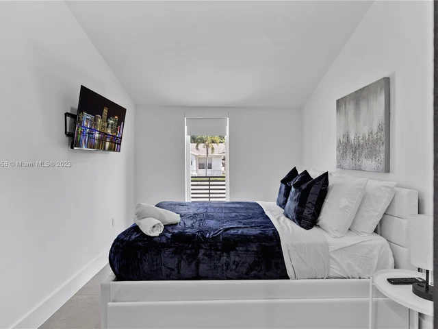 15 NW 52nd St, Miami FL 33127