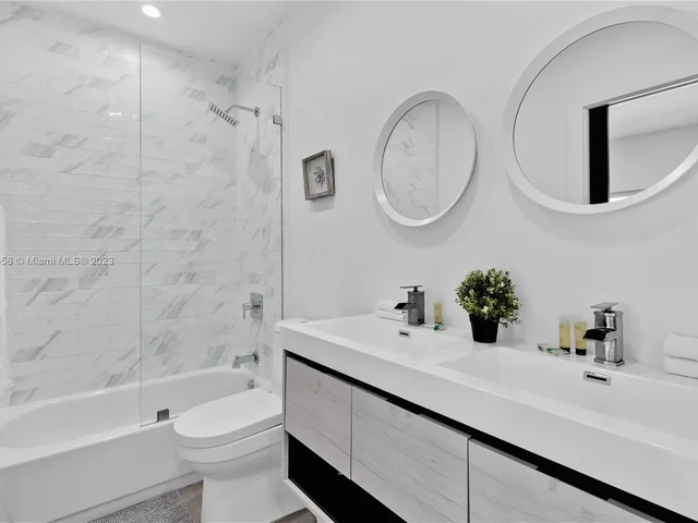 15 NW 52nd St, Miami FL 33127