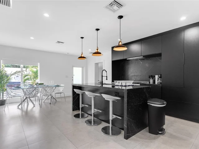 15 NW 52nd St, Miami FL 33127