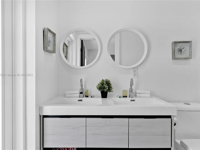 15 NW 52nd St, Miami FL 33127