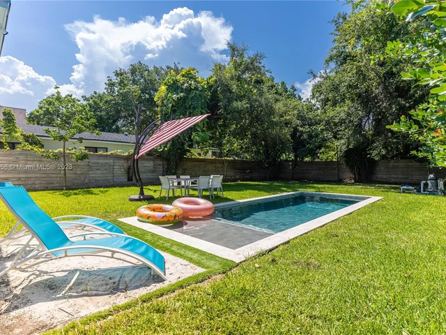 15 NW 52nd St, Miami FL 33127