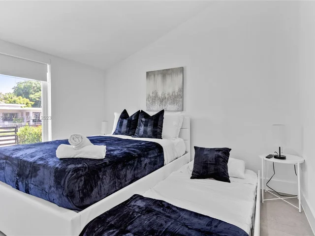 15 NW 52nd St, Miami FL 33127