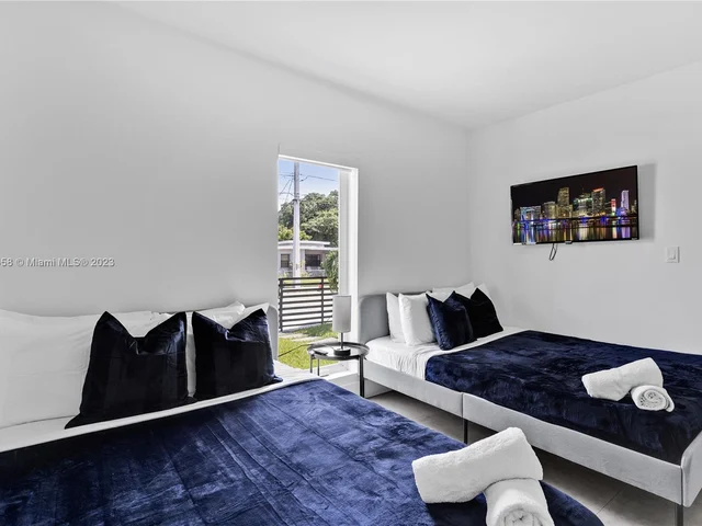 15 NW 52nd St, Miami FL 33127