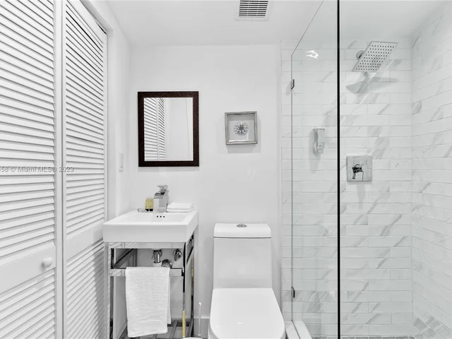 15 NW 52nd St, Miami FL 33127