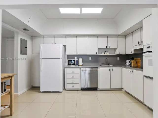 19370 Collins Ave # 708, Sunny Isles Beach FL 33160