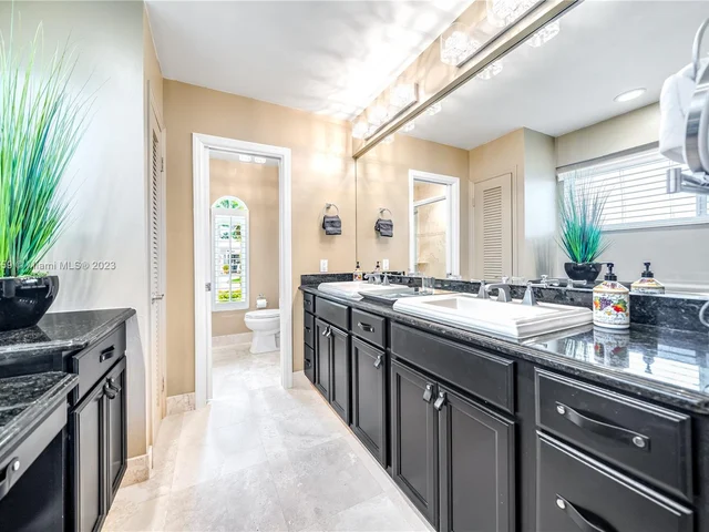 41 Castle Harbor Is, Fort Lauderdale FL 33308