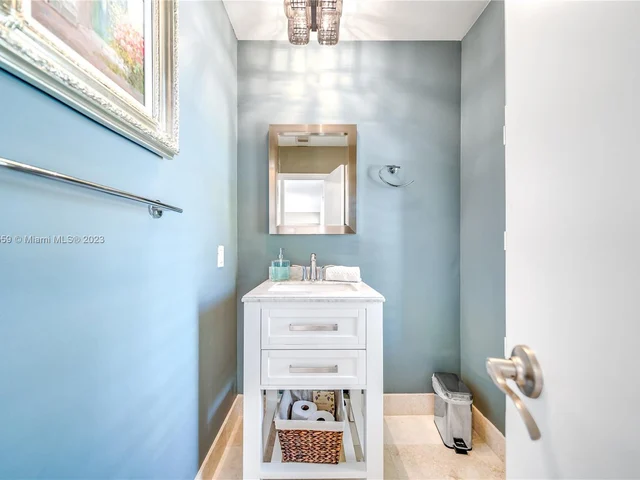 41 Castle Harbor Is, Fort Lauderdale FL 33308