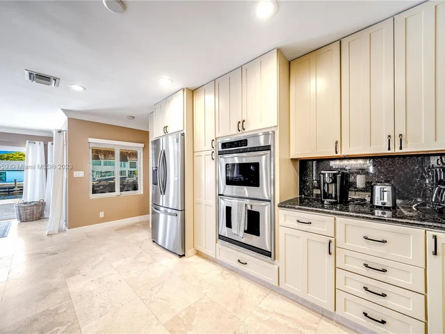 41 Castle Harbor Is, Fort Lauderdale FL 33308