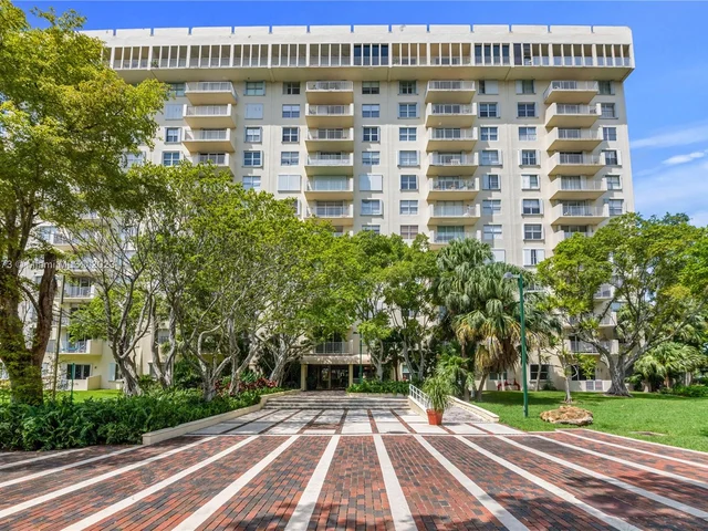 11111 Biscayne Blvd, Miami FL 33181