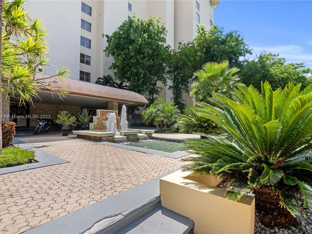 11111 Biscayne Blvd, Miami FL 33181