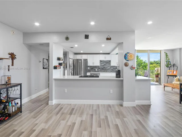 11111 Biscayne Blvd, Miami FL 33181