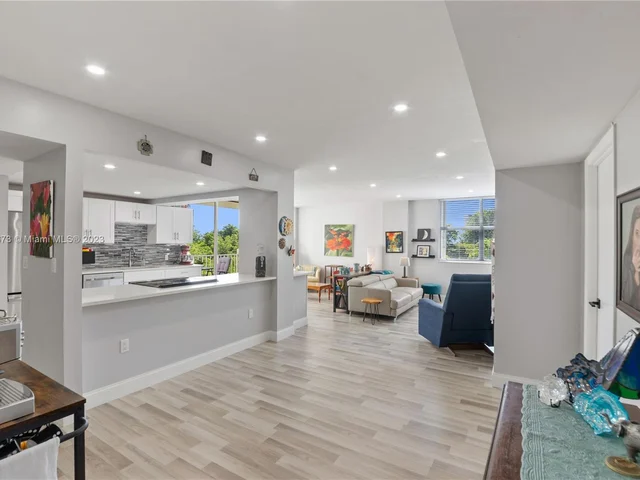 11111 Biscayne Blvd, Miami FL 33181