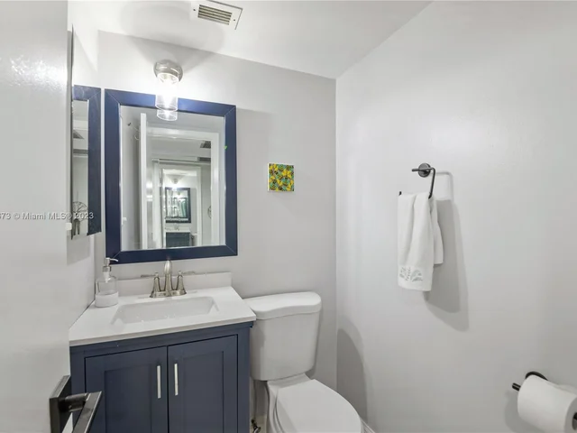 11111 Biscayne Blvd, Miami FL 33181