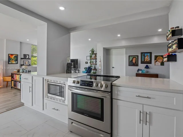 11111 Biscayne Blvd, Miami FL 33181