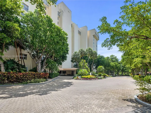 11111 Biscayne Blvd, Miami FL 33181