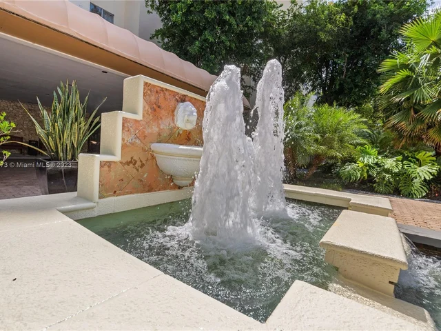 11111 Biscayne Blvd, Miami FL 33181