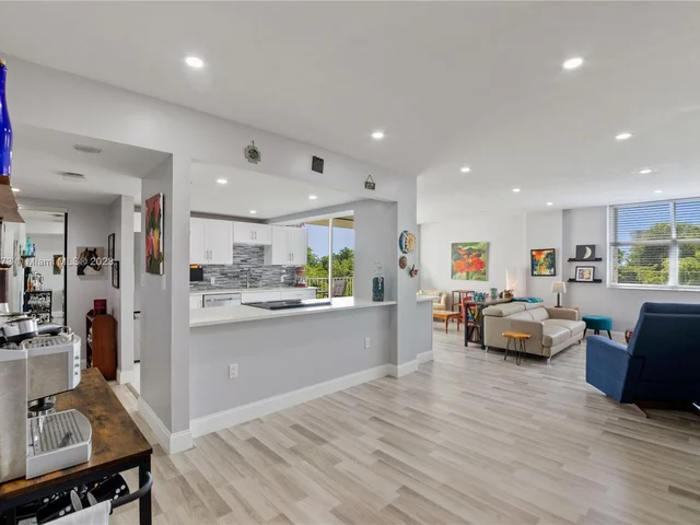 11111 Biscayne Blvd, Miami FL 33181