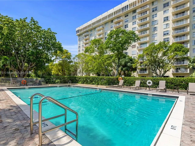 11111 Biscayne Blvd, Miami FL 33181