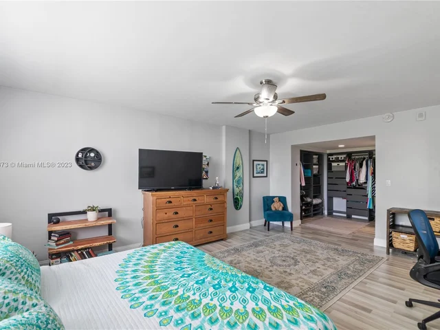 11111 Biscayne Blvd, Miami FL 33181