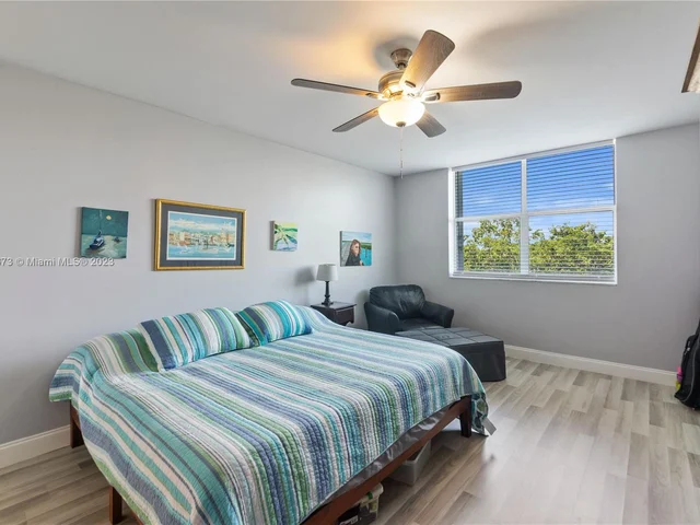 11111 Biscayne Blvd, Miami FL 33181