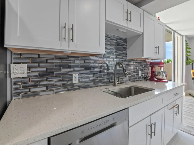 11111 Biscayne Blvd, Miami FL 33181