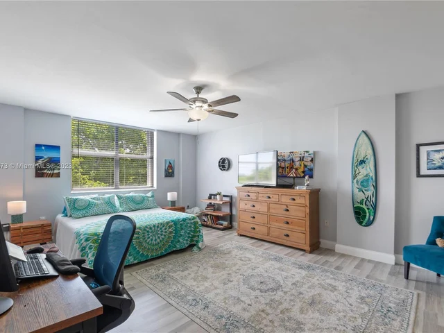 11111 Biscayne Blvd, Miami FL 33181