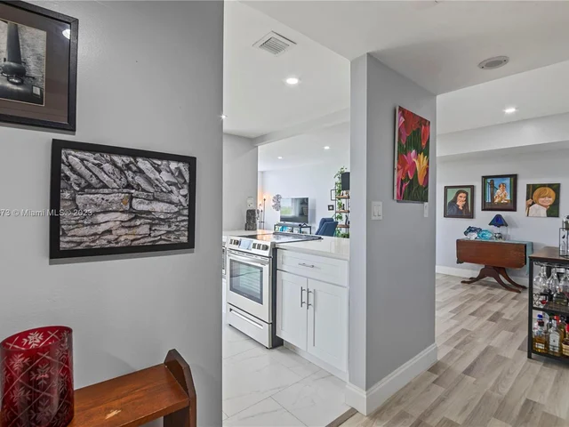 11111 Biscayne Blvd, Miami FL 33181