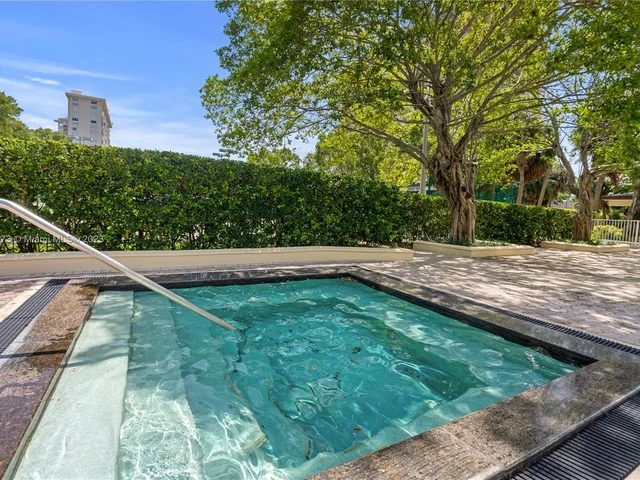 11111 Biscayne Blvd, Miami FL 33181