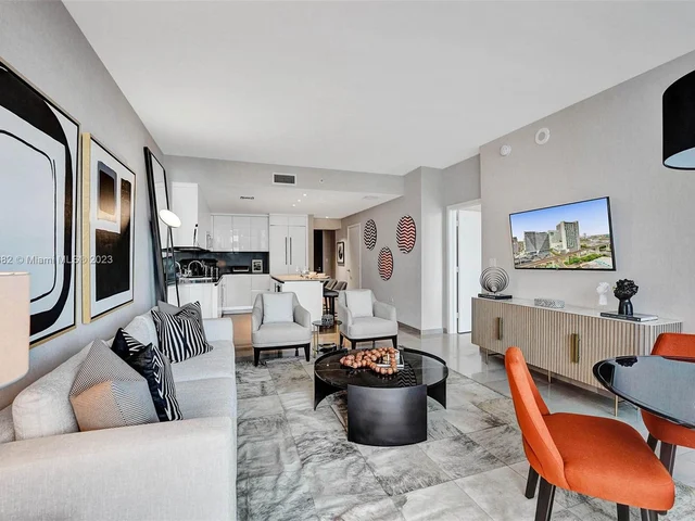 88 SW 7th St # 1408, Miami FL 33130