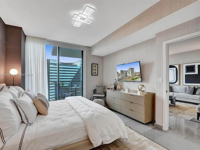 88 SW 7th St # 1408, Miami FL 33130